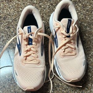 Brooks Women's Athletic Shoes in Peach and Navy
